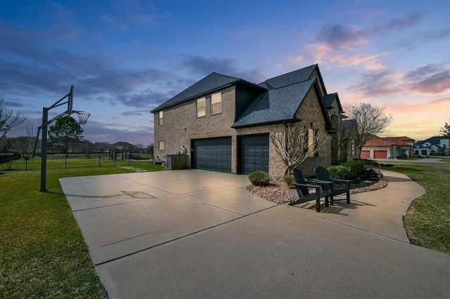 8906 Majesty Lane, Richmond, TX 77469