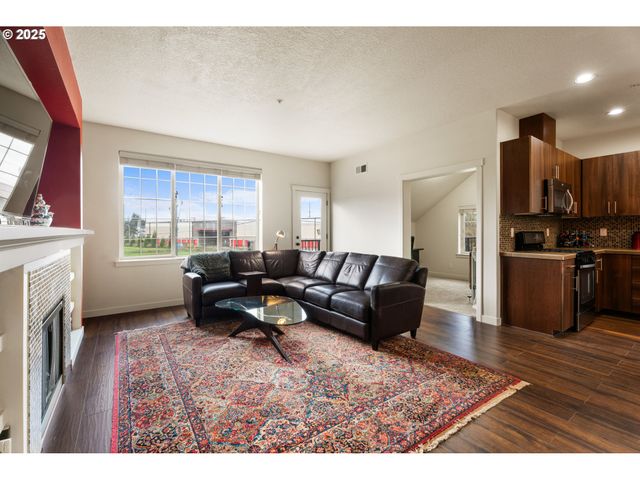 7906 Ne MIRIAM Way, Hillsboro, OR 97006