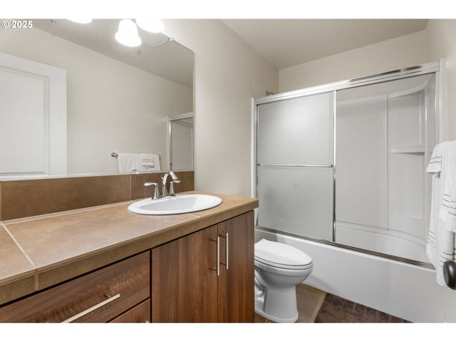 7906 Ne MIRIAM Way, Hillsboro, OR 97006