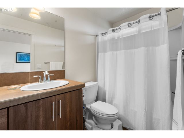 7906 Ne MIRIAM Way, Hillsboro, OR 97006