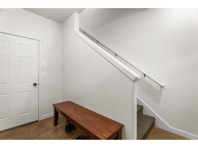 7906 Ne MIRIAM Way, Hillsboro, OR 97006