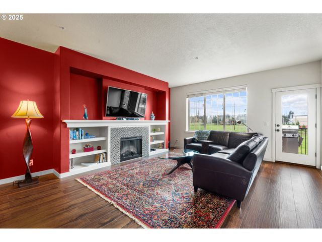7906 Ne MIRIAM Way, Hillsboro, OR 97006