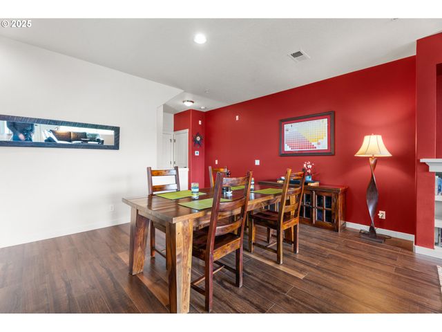 7906 Ne MIRIAM Way, Hillsboro, OR 97006