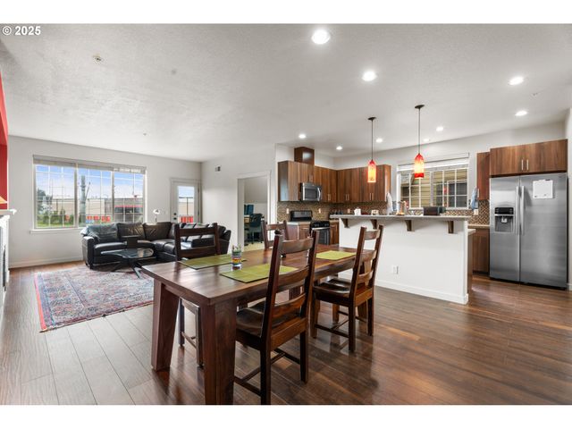 7906 Ne MIRIAM Way, Hillsboro, OR 97006