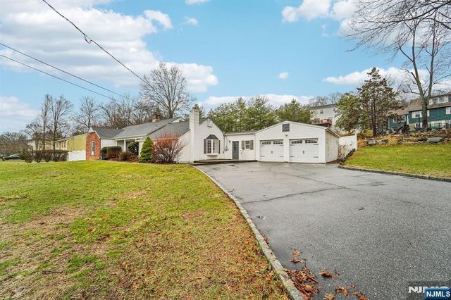 51 Catherine Street, Bloomingdale, NJ 07403