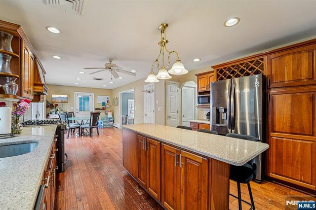 51 Catherine Street, Bloomingdale, NJ 07403