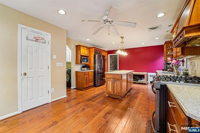 51 Catherine Street, Bloomingdale, NJ 07403