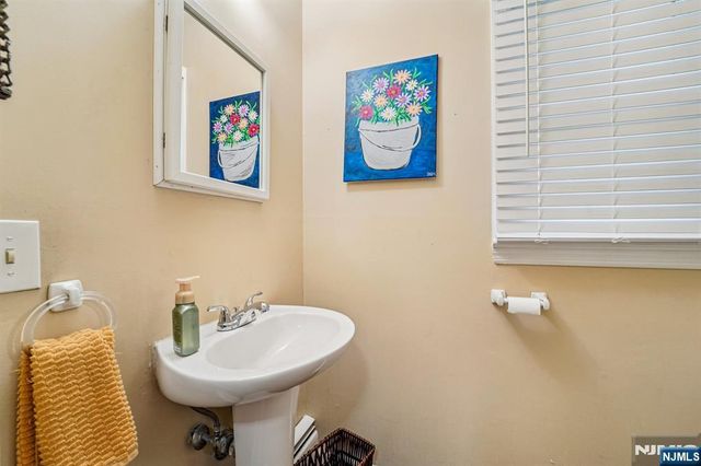 51 Catherine Street, Bloomingdale, NJ 07403