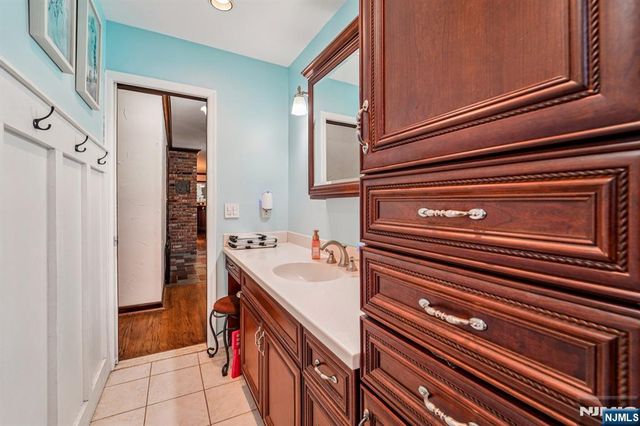 51 Catherine Street, Bloomingdale, NJ 07403