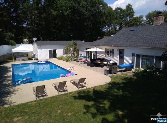 51 Catherine Street, Bloomingdale, NJ 07403