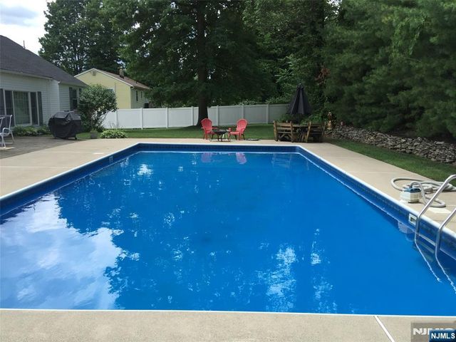 51 Catherine Street, Bloomingdale, NJ 07403
