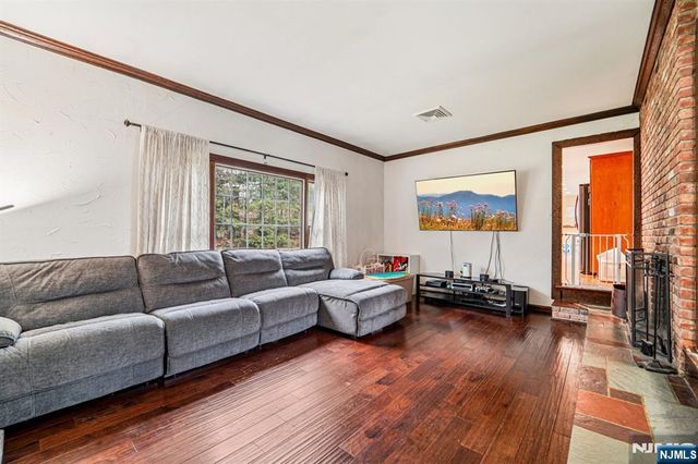 51 Catherine Street, Bloomingdale, NJ 07403