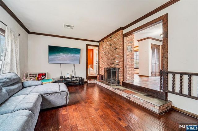 51 Catherine Street, Bloomingdale, NJ 07403