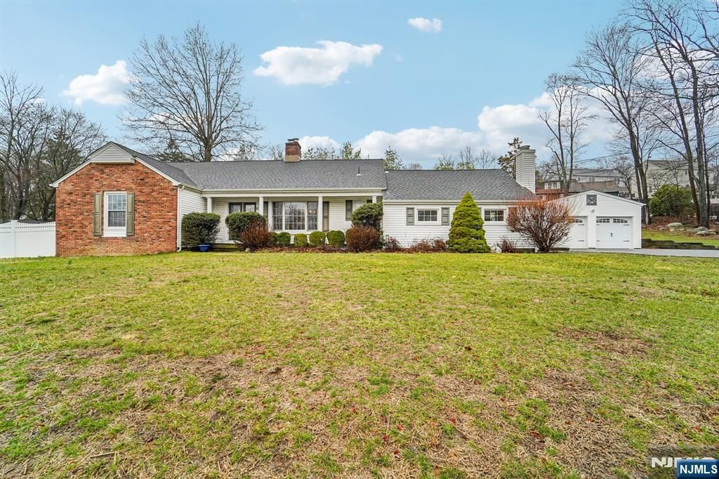 51 Catherine Street, Bloomingdale, NJ 07403