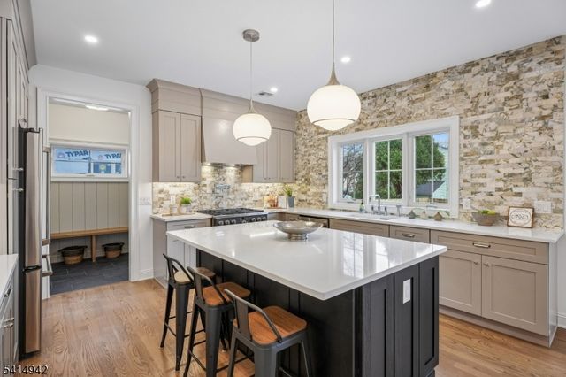 80 Glenside Ave, Summit City, NJ 07901