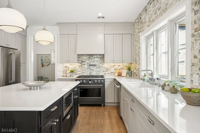 80 Glenside Ave, Summit City, NJ 07901