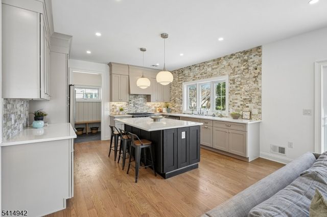 80 Glenside Ave, Summit City, NJ 07901