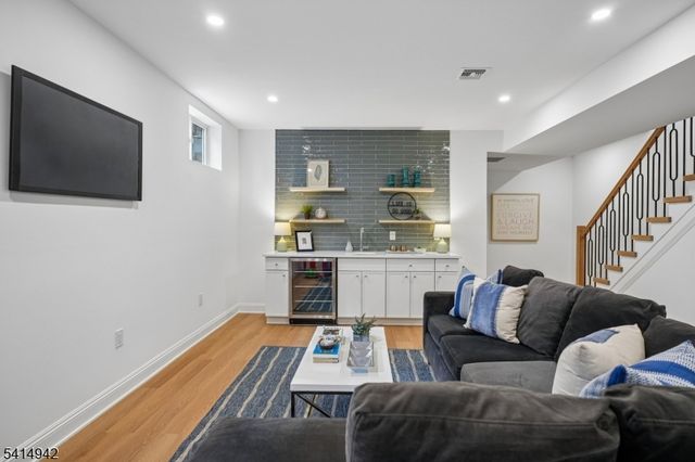 80 Glenside Ave, Summit City, NJ 07901