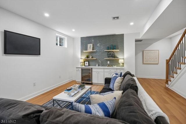 80 Glenside Ave, Summit City, NJ 07901