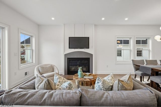 80 Glenside Ave, Summit City, NJ 07901