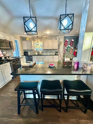 411 Rolling Hills Dr, White Hall, AR 71602