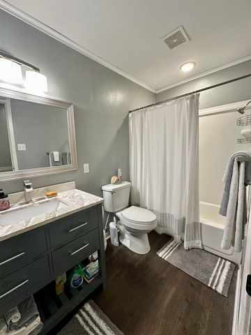 411 Rolling Hills Dr, White Hall, AR 71602