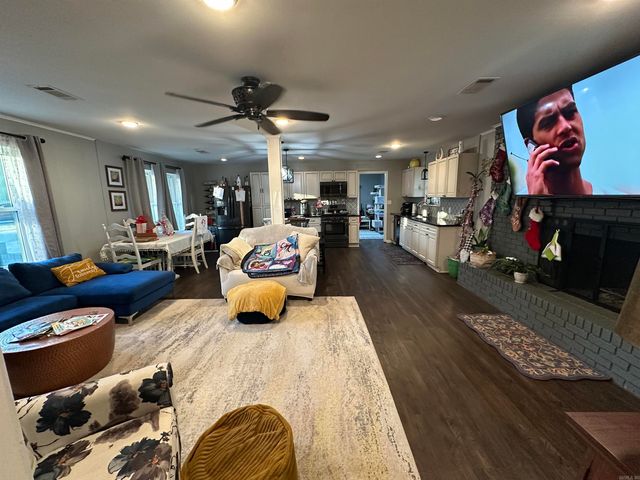 411 Rolling Hills Dr, White Hall, AR 71602