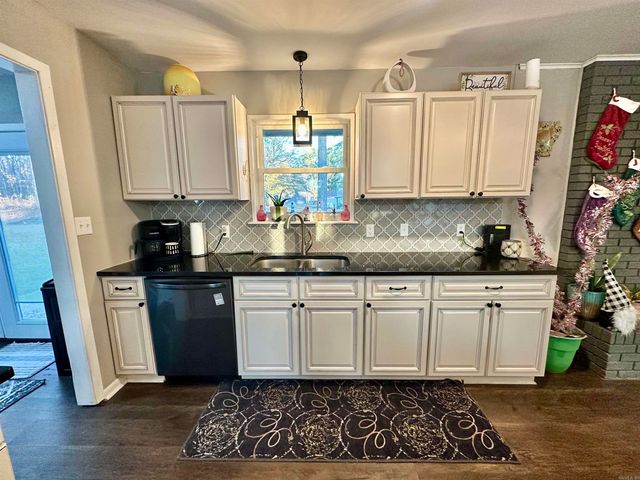 411 Rolling Hills Dr, White Hall, AR 71602