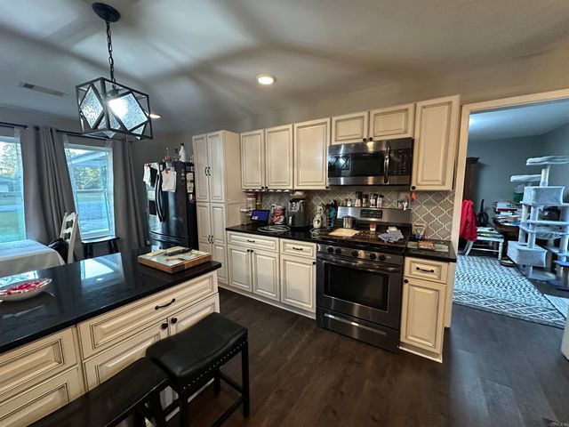 411 Rolling Hills Dr, White Hall, AR 71602