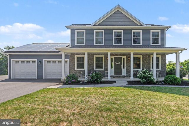 3 STONER DR, Shermans Dale, PA 17090