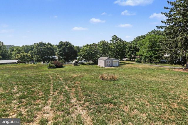 3 STONER DR, Shermans Dale, PA 17090