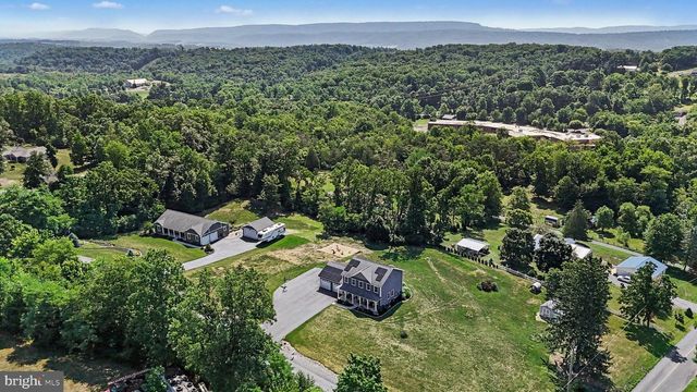 3 STONER DR, Shermans Dale, PA 17090