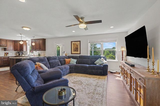 3 STONER DR, Shermans Dale, PA 17090