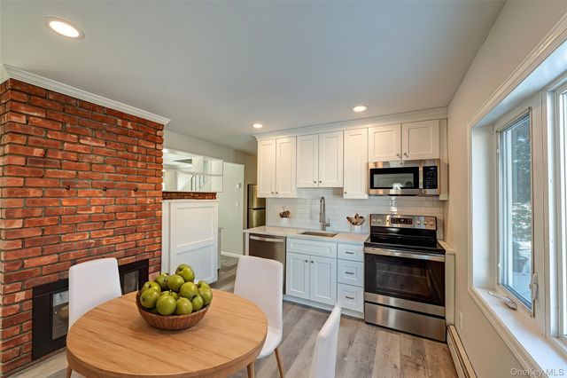 16 Sleepy Lane, Hicksville, NY 11801