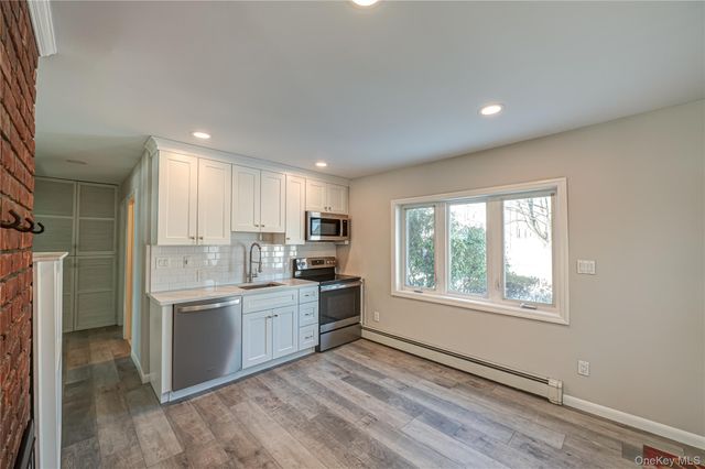 16 Sleepy Lane, Hicksville, NY 11801