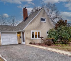 16 Sleepy Lane, Hicksville, NY 11801