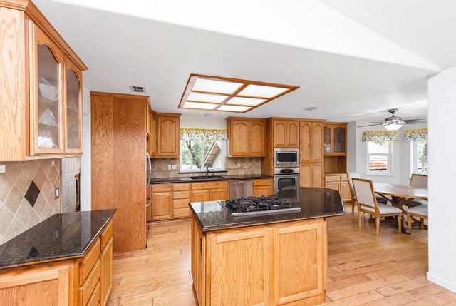 2881 Gladstone Ln, Cameron Park, CA 95682