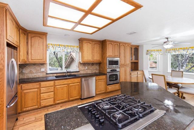 2881 Gladstone Ln, Cameron Park, CA 95682