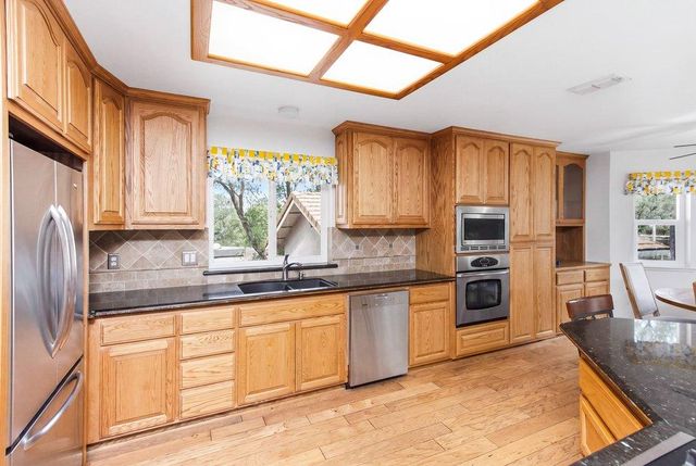 2881 Gladstone Ln, Cameron Park, CA 95682