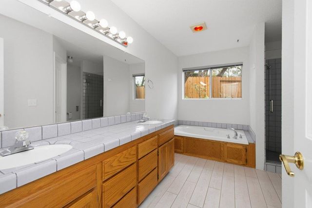 2881 Gladstone Ln, Cameron Park, CA 95682