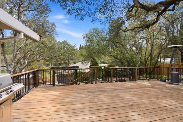 2881 Gladstone Ln, Cameron Park, CA 95682