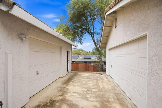 2881 Gladstone Ln, Cameron Park, CA 95682