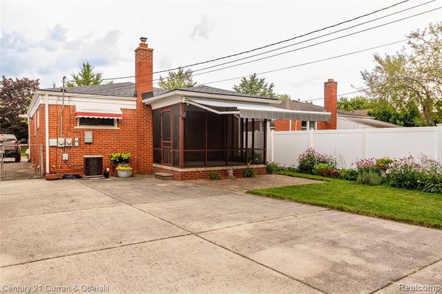 4476 Vassar Street, Dearborn Heights, MI 48125
