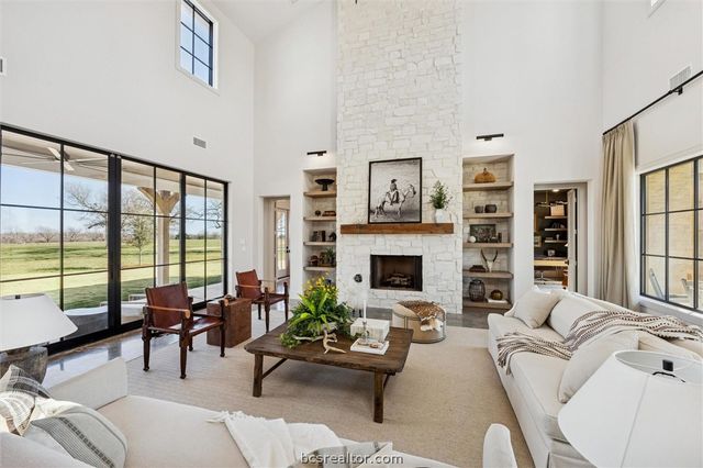 5655 Brazos Bow Way, Washington, TX 77880