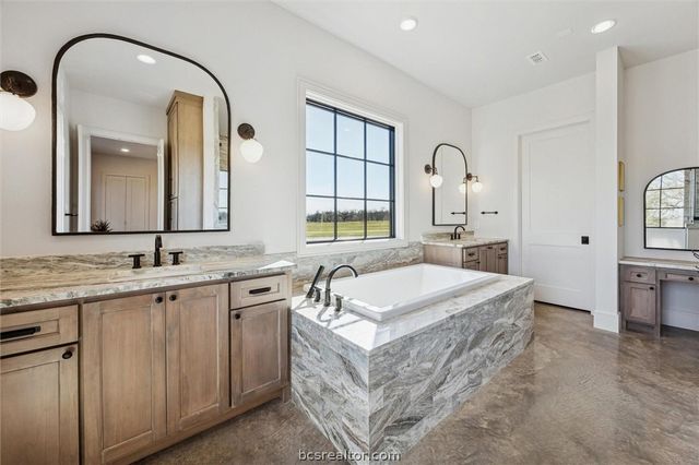 5655 Brazos Bow Way, Washington, TX 77880