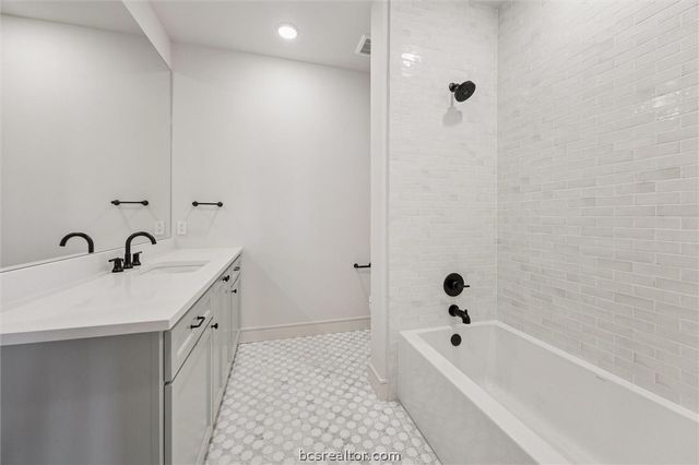 5655 Brazos Bow Way, Washington, TX 77880