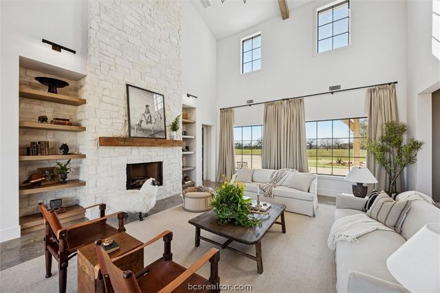 5655 Brazos Bow Way, Washington, TX 77880