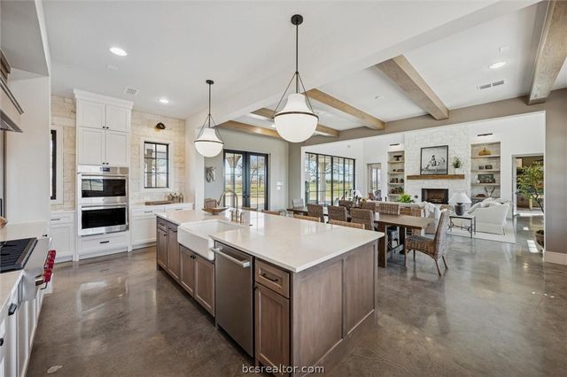 5655 Brazos Bow Way, Washington, TX 77880