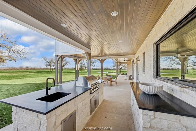 5655 Brazos Bow Way, Washington, TX 77880