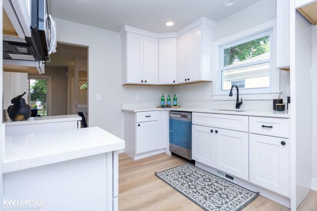 22815 Carolina Street, St Clair Shores, MI 48080